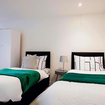 2 Bedrooms -Parking-Very Spacious-Wifi 伦敦 外观 照片