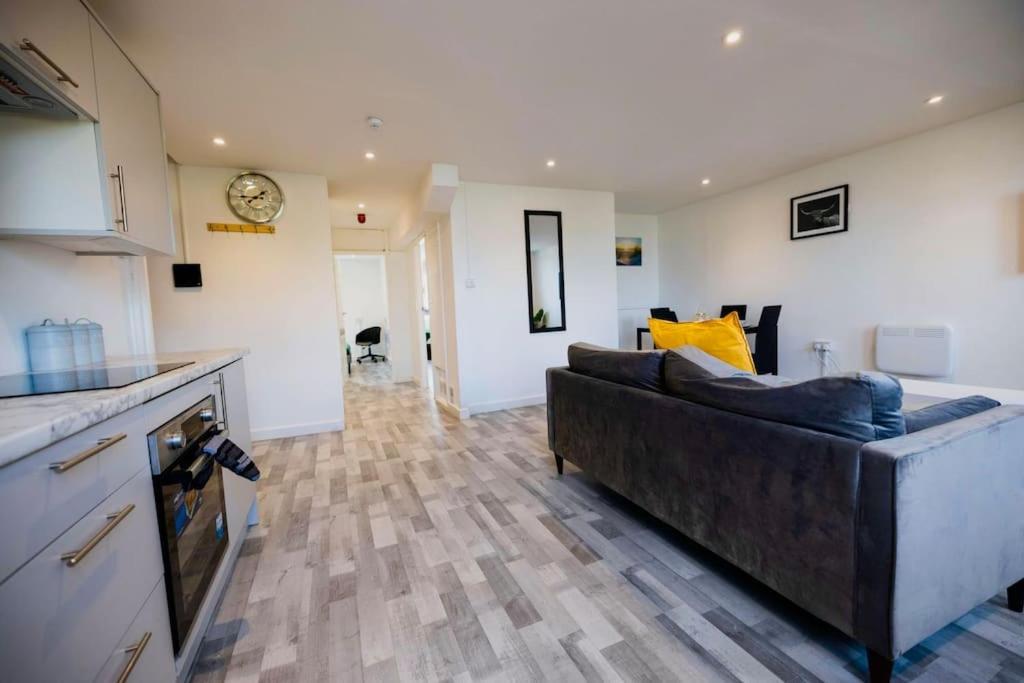 2 Bedrooms -Parking-Very Spacious-Wifi 伦敦 外观 照片