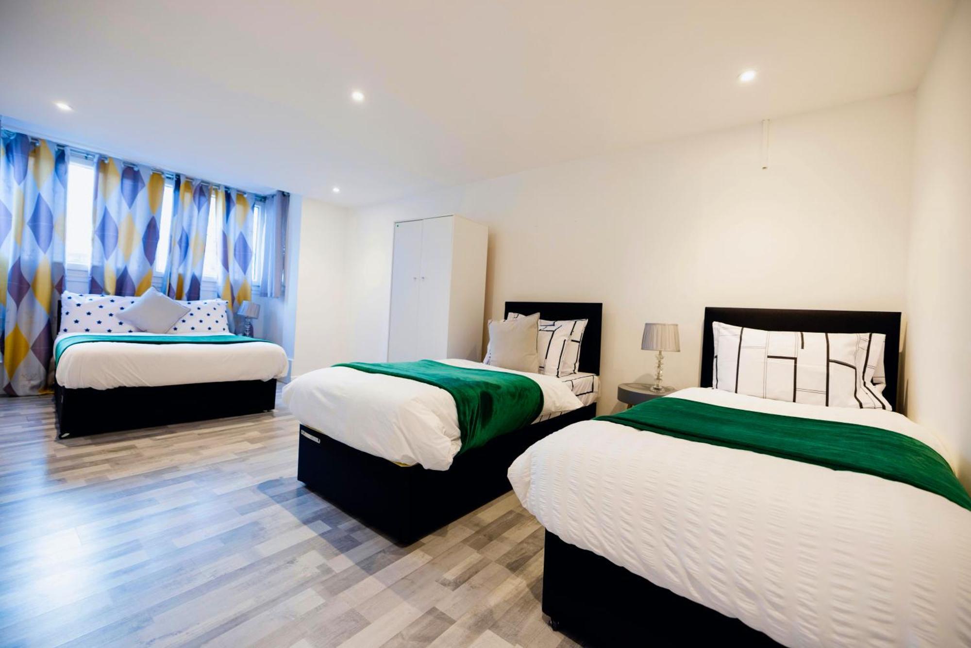 2 Bedrooms -Parking-Very Spacious-Wifi 伦敦 外观 照片