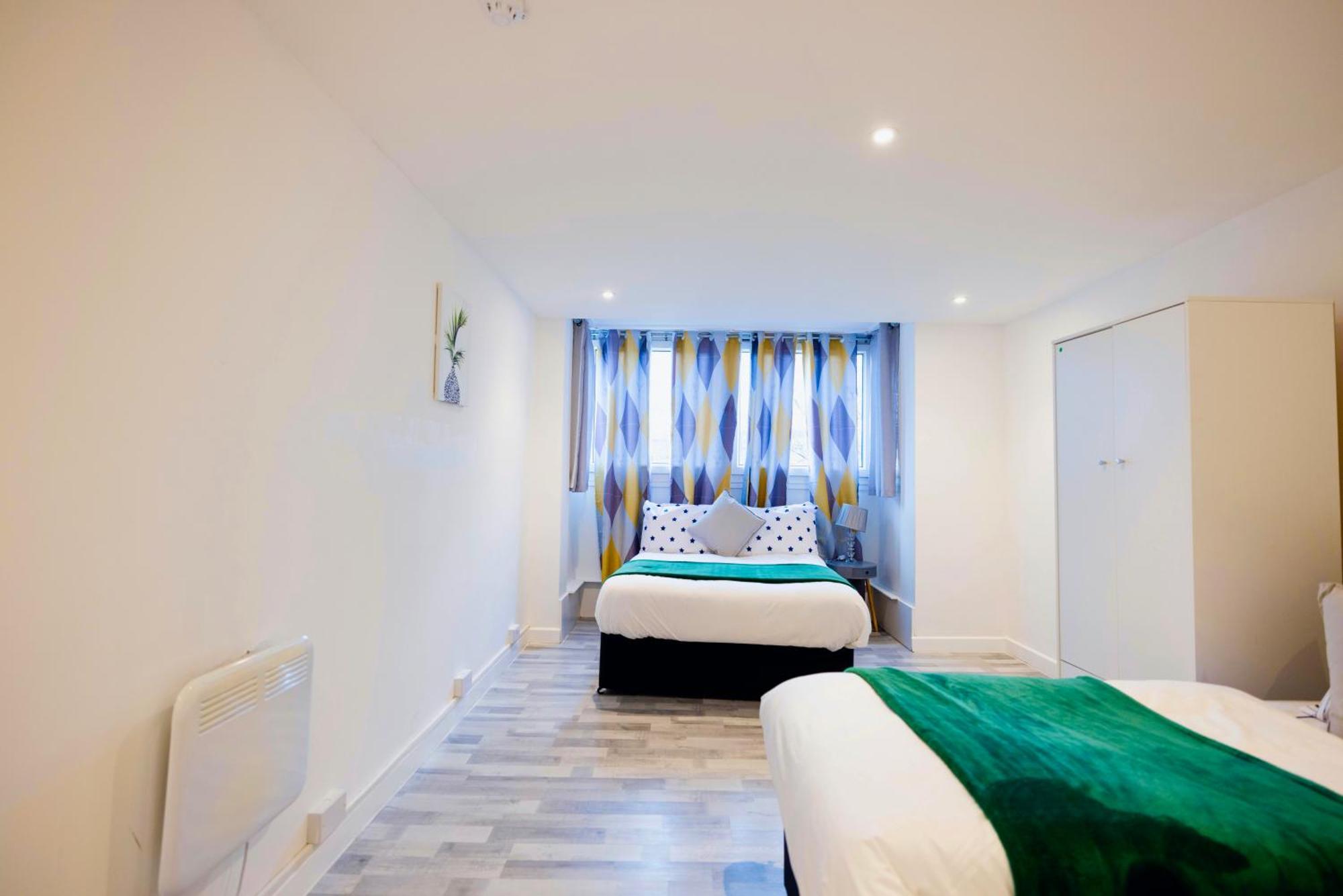 2 Bedrooms -Parking-Very Spacious-Wifi 伦敦 外观 照片